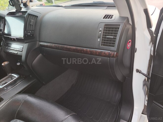 Toyota Land Cruiser-11