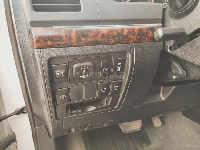 Toyota Land Cruiser-15