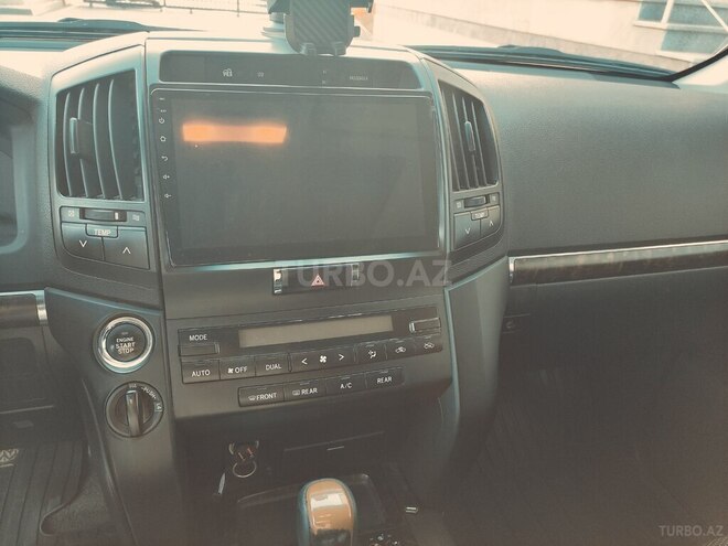Toyota Land Cruiser-16