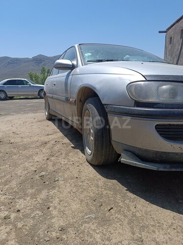 Opel Omega 1996, 446,000 km - 2.0 l - Lerik