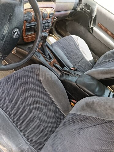 Opel Omega 1996, 446,000 km - 2.0 l - Lerik