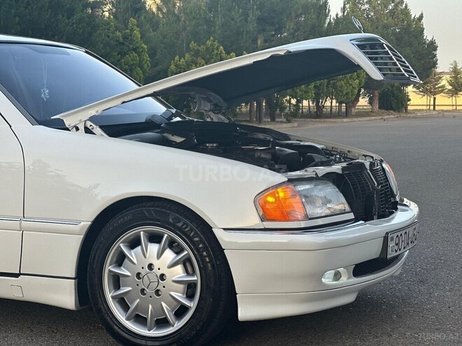 Mercedes C 230 2000, 487,631 km - 2.3 l - Saatlı