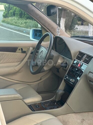 Mercedes C 230 2000, 487,631 km - 2.3 l - Saatlı