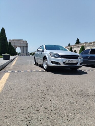 Opel Astra 2009, 250,000 km - 1.4 l - Gəncə