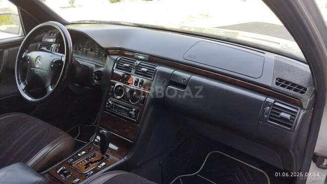 Mercedes E 220 d 1999, 324,568 km - 2.2 л - İmişli