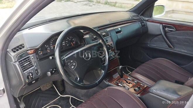 Mercedes E 220 d 1999, 324,568 km - 2.2 л - İmişli