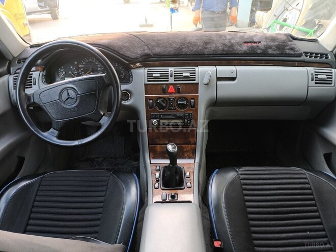 Mercedes E 200 1999, 680,000 km - 2.0 л - Ağdaş