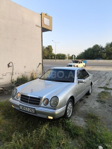 Mercedes E 200 1999, 680,000 km - 2.0 л - Ağdaş