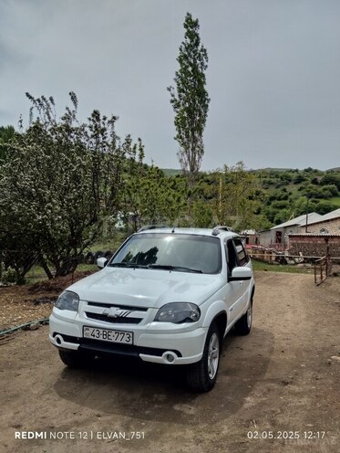 Chevrolet Niva 2015, 170,000 km - 1.7 l - Lerik