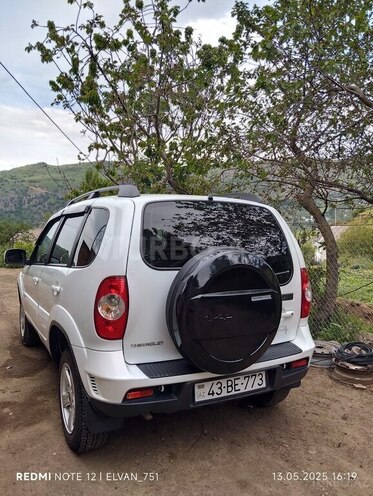 Chevrolet Niva 2015, 170,000 km - 1.7 l - Lerik