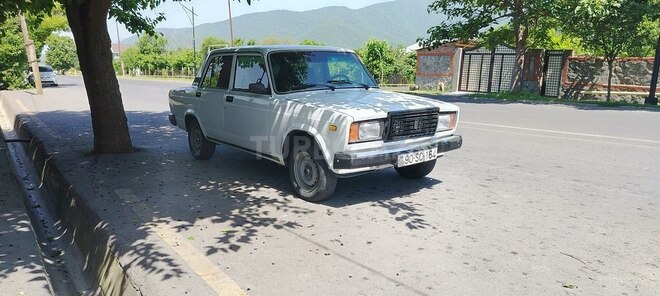 LADA (VAZ) 2107 2006, 95,000 km - 1.6 l - Qax