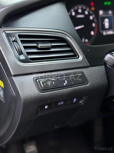 Hyundai Sonata-15