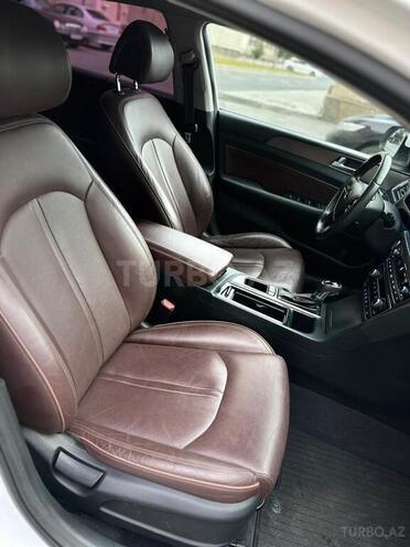 Hyundai Sonata-13