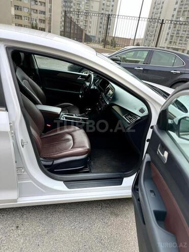 Hyundai Sonata-12