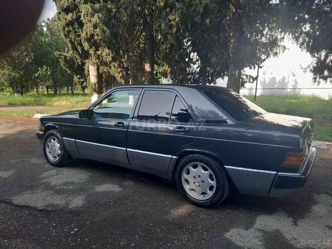 Mercedes 190 1989, 123,000 km - 2.0 л - Qazax