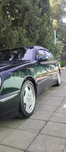 Mercedes E 320 2001, 236,000 km - 3.2 l - Bakı