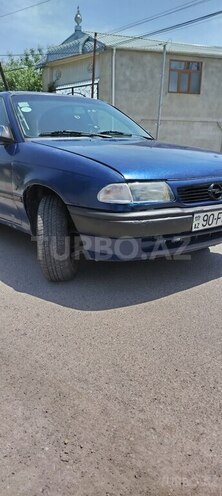 Opel Astra 1994, 450,000 km - 1.6 l - Quba