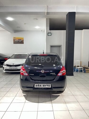 Nissan Tiida-14