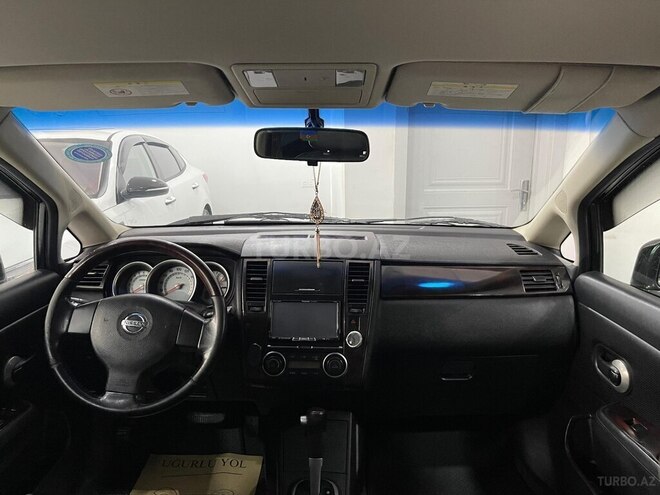 Nissan Tiida-11