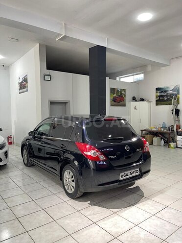 Nissan Tiida-16