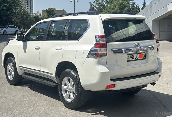 Toyota Land Cruiser Prado-5