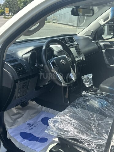 Toyota Land Cruiser Prado-9