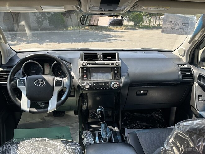 Toyota Land Cruiser Prado-8