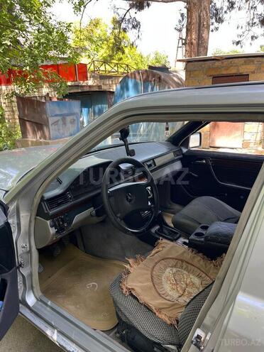Mercedes E 250 1988, 450,000 km - 2.5 l - Bərdə