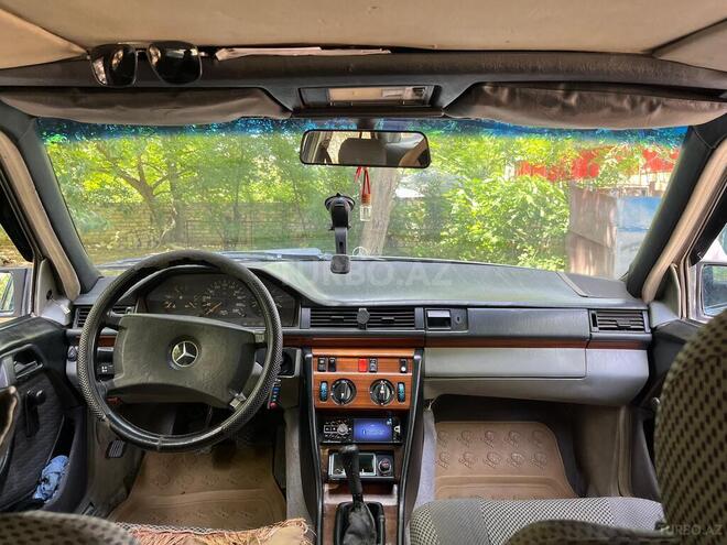 Mercedes E 250 1988, 450,000 km - 2.5 l - Bərdə