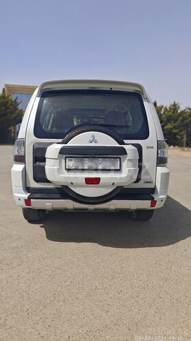 Mitsubishi Pajero 2008, 350,000 km - 3.2 л - Bakı