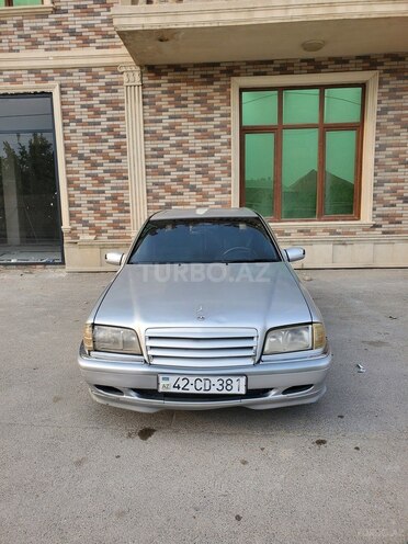 Mercedes E 200 1994, 389,658 km - 2.0 l - Yevlax