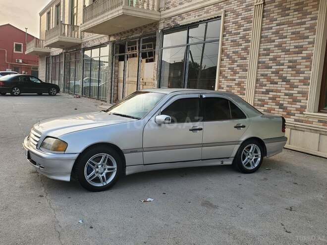 Mercedes E 200 1994, 389,658 km - 2.0 l - Yevlax