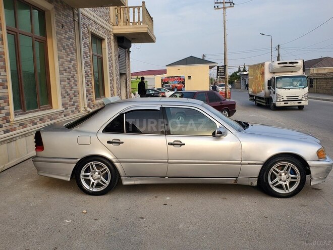 Mercedes E 200 1994, 389,658 km - 2.0 l - Yevlax