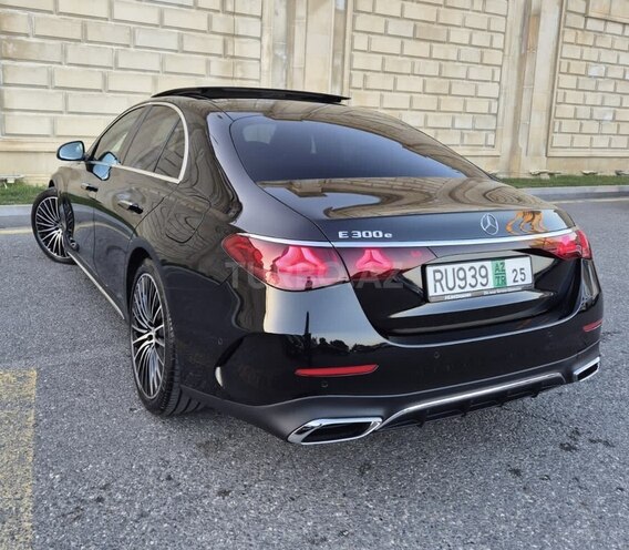 Mercedes E 300 e-4
