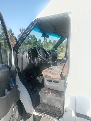Ford Transit-4