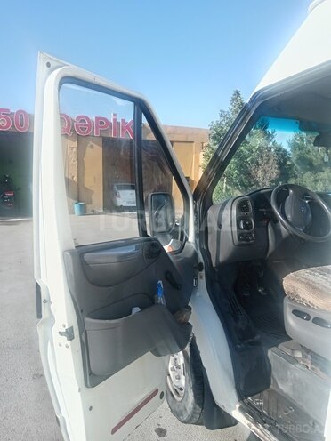 Ford Transit-5