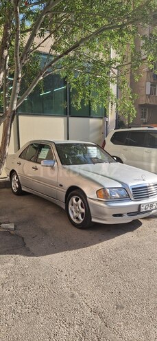 Mercedes E 220 1995, 360,466 km - 2.2 l - Bakı
