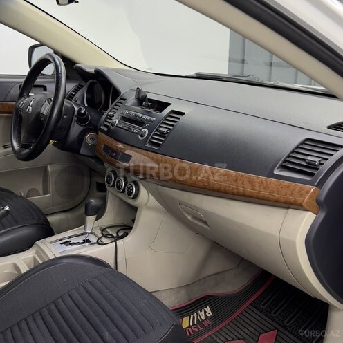 Mitsubishi  2008, 308,000 km - 2.0 l - Sumqayıt