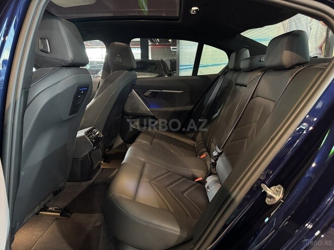 BMW 530e-12