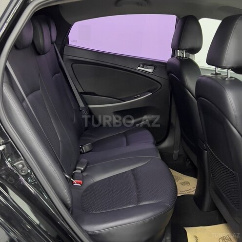 Hyundai Accent-12