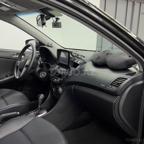 Hyundai Accent-10