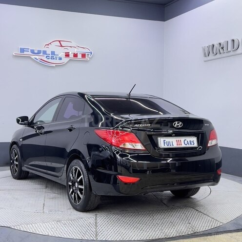 Hyundai Accent-7