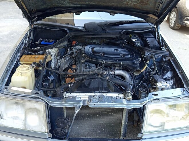 Mercedes E 200 1992, 252,000 km - 2.0 l - Bakı
