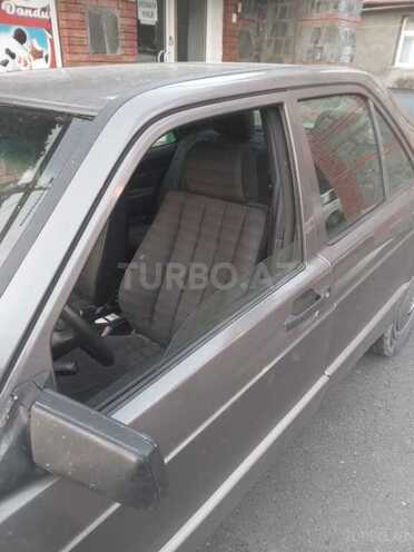 Mercedes 190 1991, 350,000 km - 1.8 l - Zaqatala