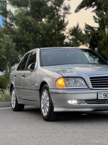 Mercedes C 200 1999, 246,000 km - 2.0 l - Saatlı