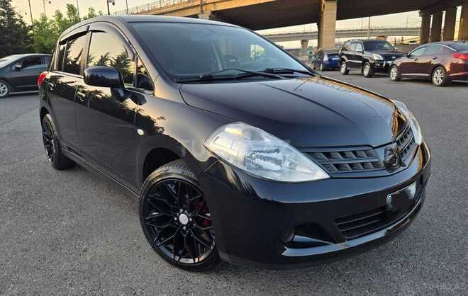Nissan Tiida-1