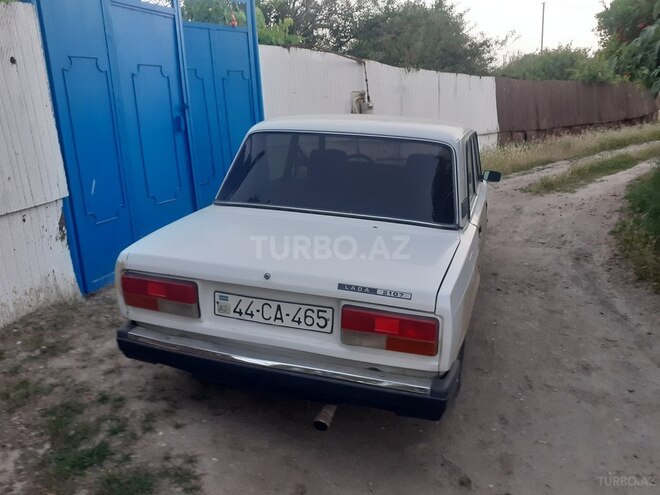LADA (VAZ) 2107 2001, 92,000 km - 1.6 л - Salyan
