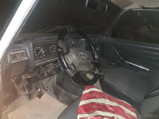 LADA (VAZ) 2107 2001, 92,000 km - 1.6 л - Salyan
