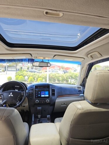 Mitsubishi Pajero-8