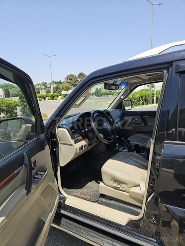 Mitsubishi Pajero-6